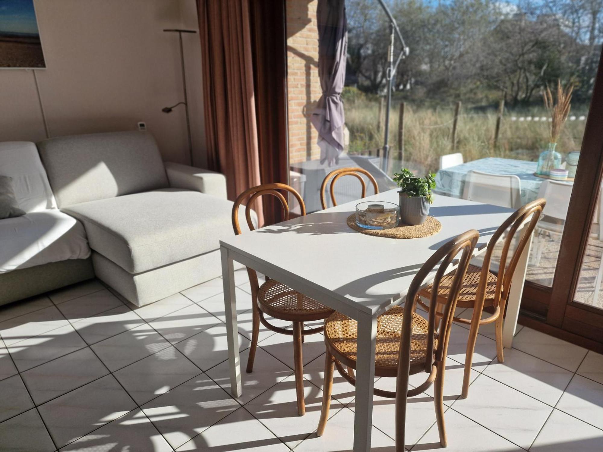 4-Persoons Appartement Met Een Mooi Uitzicht De Panne Room photo